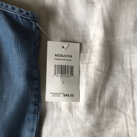 A jean romper - Picture 3 of 4